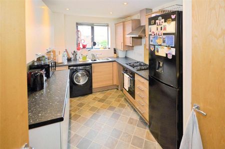 2 bedroom flat to rent - Photo 2