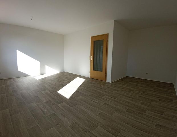 Großzügige 1-Raum-Wohnung im Dachgeschoss mieten - Photo 1