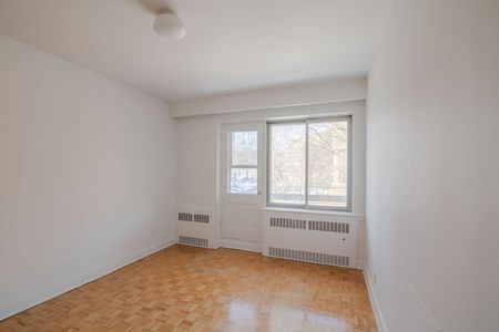3555 Cote-des-Neiges Road, Montréal, QC - Photo 5