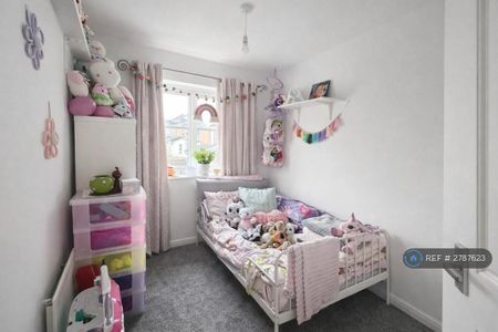 3 bedroom semi-detached house to rent - Photo 5