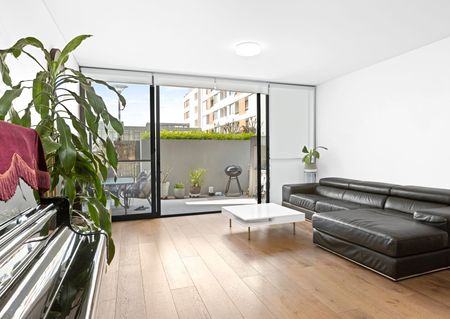Superbly Presented Oversized Two Bedroom Apartment - Photo 5