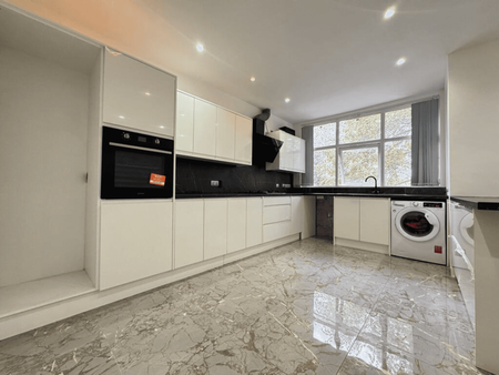 4 bedroom semi-detached house to rent - Photo 5