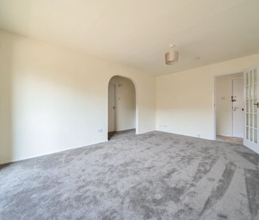 10, Saunders Way - Photo 2