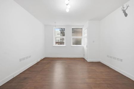 1 Bedroom Flat - Second Floor - Photo 5