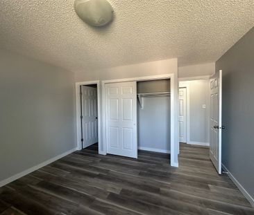 Modern and Spacious 2-Bedroom Apartment - SMALL PET FRIENDLY! - Photo 2