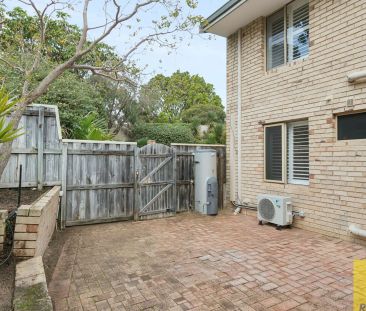 Comfort and Convenience in the heart of Cottesloe - Photo 1