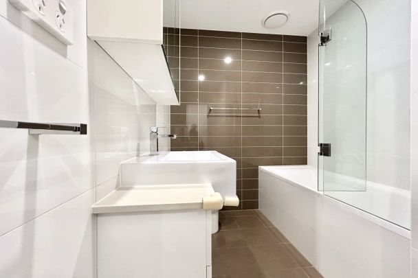 Ultra-modern two-bedroom apartment in central Burwood location - Photo 1