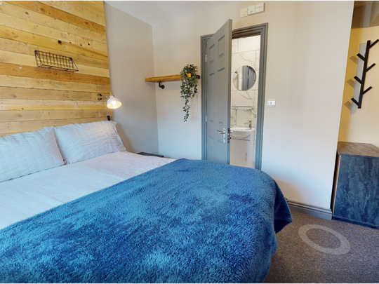 1 bedroom in a house share to rent - Photo 1