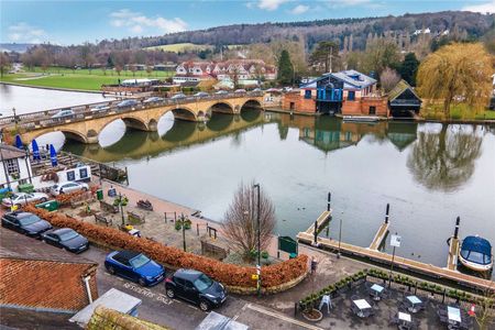 Situated with stunning views over the river Thames, this spacious apartment is perfectly located for access to the River, the town centre and the station. - Photo 4
