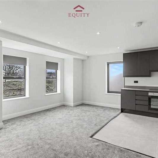 Bullsmoor Lane, Enfield, EN3 - Photo 1