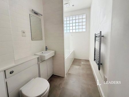 2 bedroom flat to rent - Photo 3