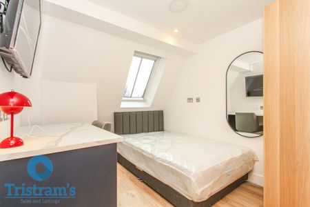 5 bed Apartment for Rent - Photo 5