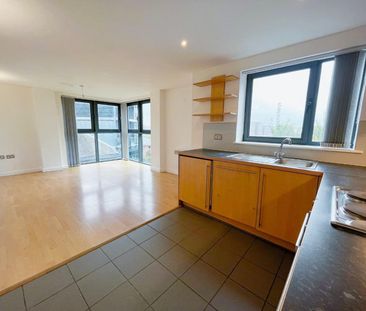 2 bedroom Flat To Let - Photo 3