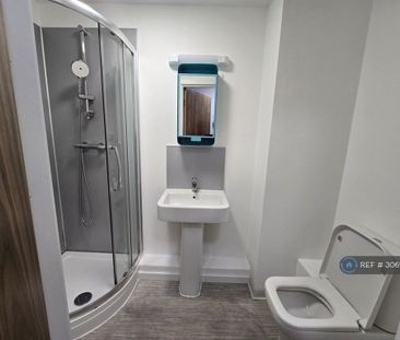 1 bedroom in a house share to rent - Photo 4