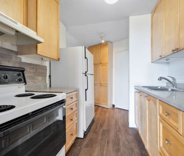 For Lease - 2000 Jasmine Crescent Unit# 412, Beacon Hill North - So... - Photo 1