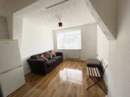 Valentines Way RM7 0YH, Property for rent - Photo 2