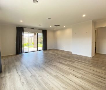 STUNNING FAMILY HOME - Photo 5