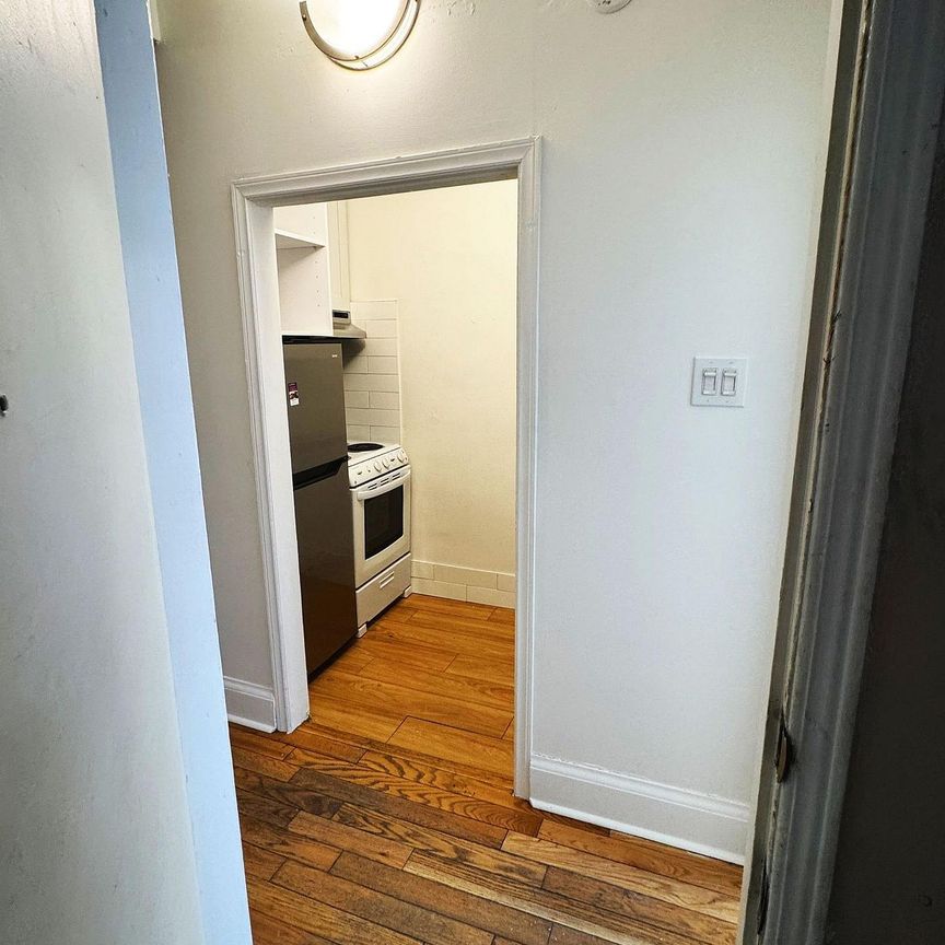 For Lease - 383 Lansdowne Avenue, Toronto, Ontario - Photo 1