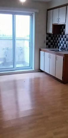 GRAND 3 1/2 AVEC PORTE PATIO DEMI SOUS-SOL LIBRE - Photo 1