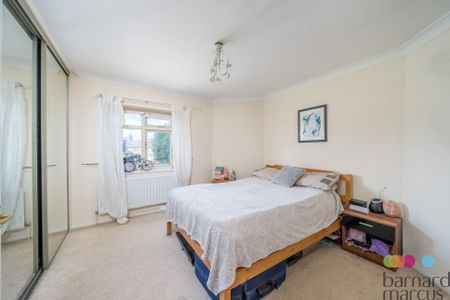 1 Fallowfields Drive, North Finchley - Photo 3