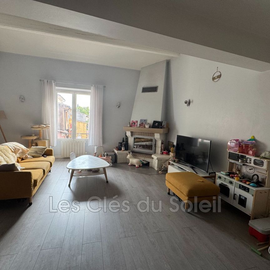 Location Appartement 3 pièces 87m² CAMPS LA SOURCE 83170 - Photo 1