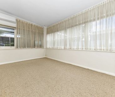 Large Solid Brick Family Home in Beautiful Area - Photo 5