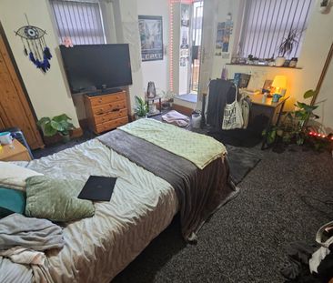 8 Bed - 1 Hill Top Street, Hyde Park, Leeds - LS6 1NW - Student - Photo 5
