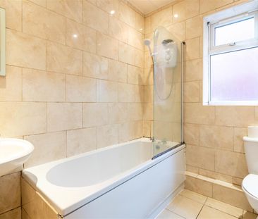 2 bed flat to rent in Addycombe Terrace, Heaton, NE6 - Photo 1