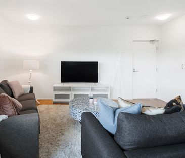 Modern Corner Apartment with Mountain Glimpses in Prime Location! - Photo 5