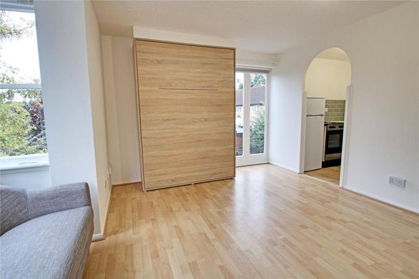 Studio to rent - Photo 1