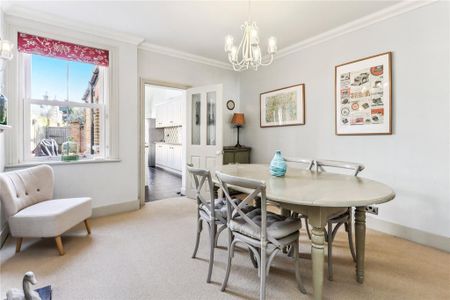 3 bedroom end of terrace house to rent - Photo 2