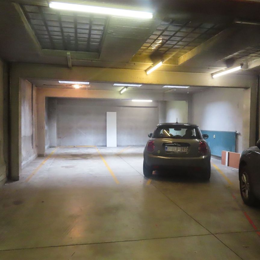 Gemeubeld 2slaapkamerappartement met parking! - Photo 1