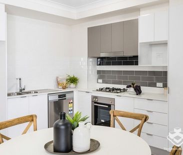 1 Bed, Unbeatable Location, Walking distance to Transport and Shops... - Photo 4