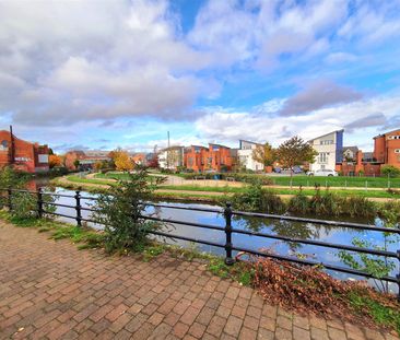 Drapers Field, Canal Basin, CV1 - Photo 4