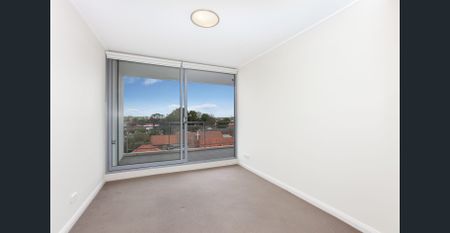 Modern Apartment with Sweeping District Views - Photo 5