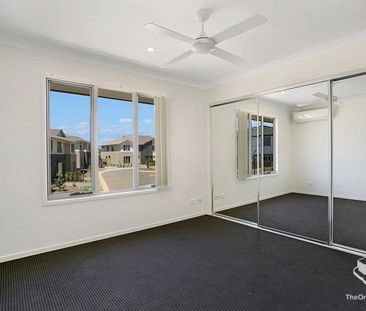 Well positioned Townhouse - Photo 5