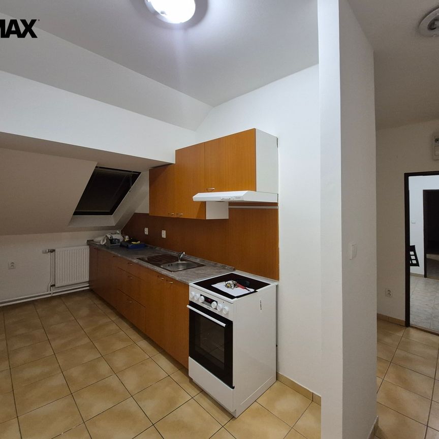 Pronájem bytu 2+1 77 m² - Photo 1