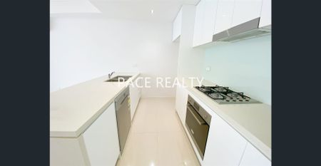 Modern One Bedroom Ground Floor Apartment with Big Courtyard!! - Photo 2