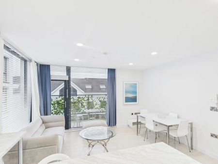 Apartment 5, 124 - Photo 2