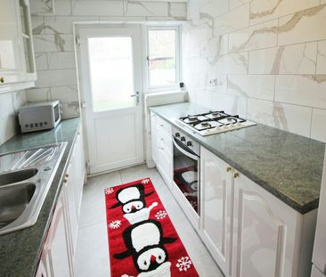 Terraced House to rent on - Photo 6