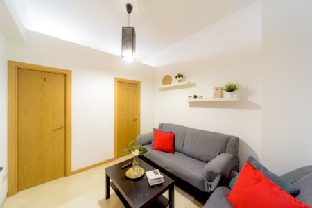 Nice attic room in Madrid - Photo 4