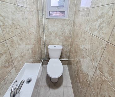 2 bedroom mid-terrace to rent West Avenue, Chelmsford - Photo 6