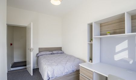 Fantastic 5 Bed Student House - Photo 4