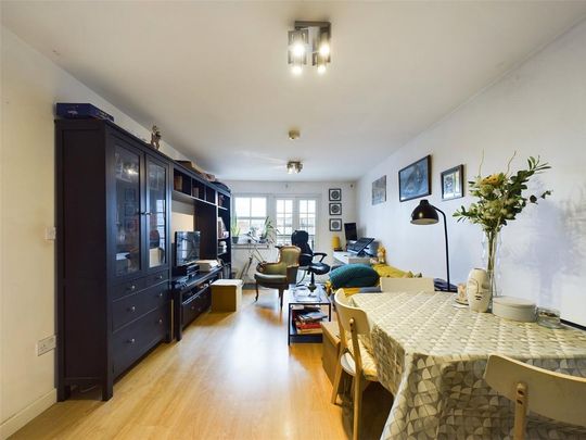 2 bedroom flat to rent - Photo 1