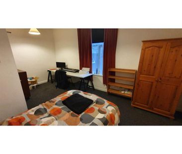 3 bedroom flat to rent - Photo 4