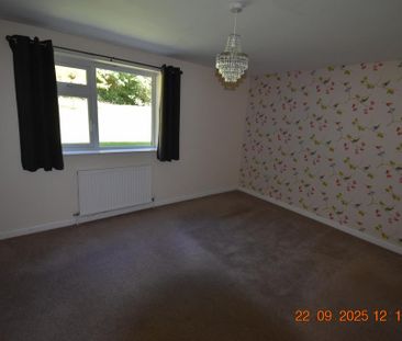 4 bedroom detached bungalow to rent - Photo 3