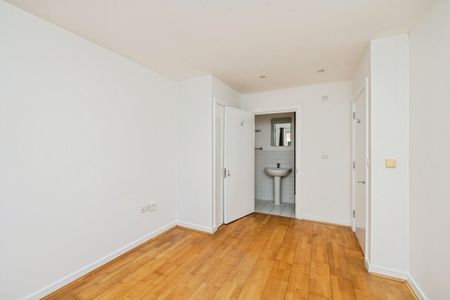 2 Bed Flat, Mill Pond Close, SW8 - Photo 5