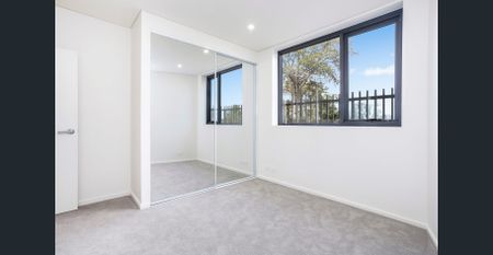 SOPHISTICATED. - Photo 4