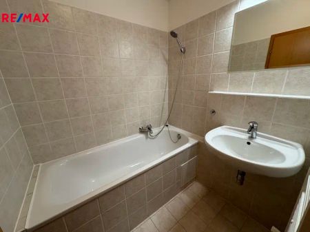 Byt 2+kk/balkon/sklep k dlouhodobému užívání - Fotografie 5