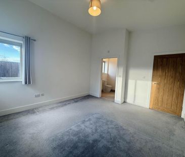 4 bedroom detached house to rent - Photo 4